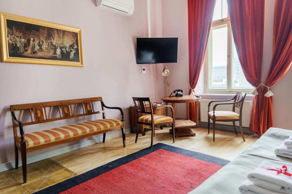 Televízia a/alebo spoločenská miestnosť v ubytovaní Chopin Boutique