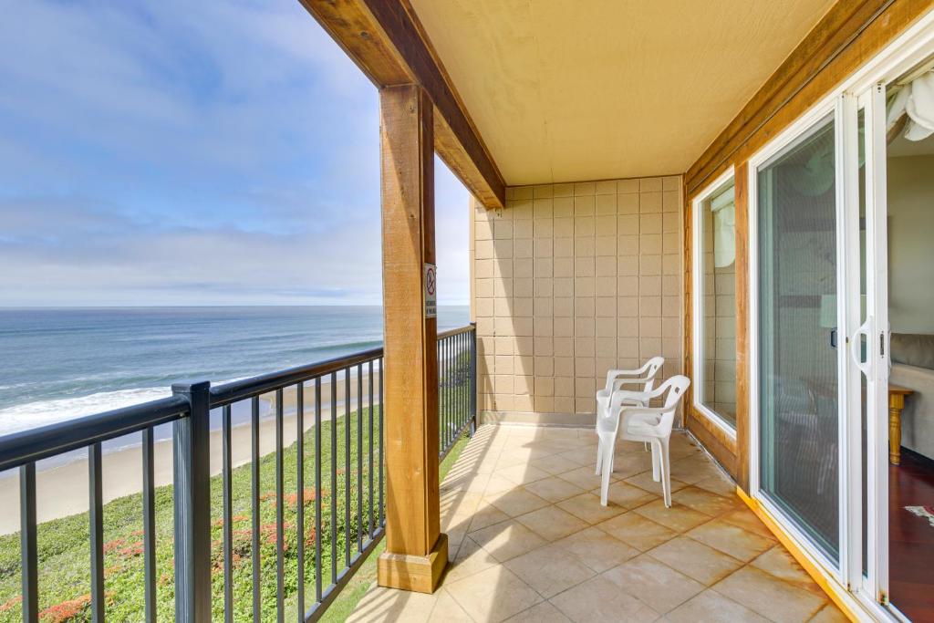 a balcony with a view of the ocean at Lincoln City Oceanfront Condo, Near Lincoln Beach! in Lincoln City