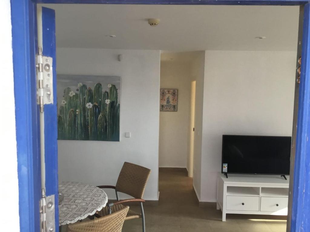 A television and/or entertainment centre at Casa Veratense Atico Vera Naturista is 100 feelgood in Vera Playa