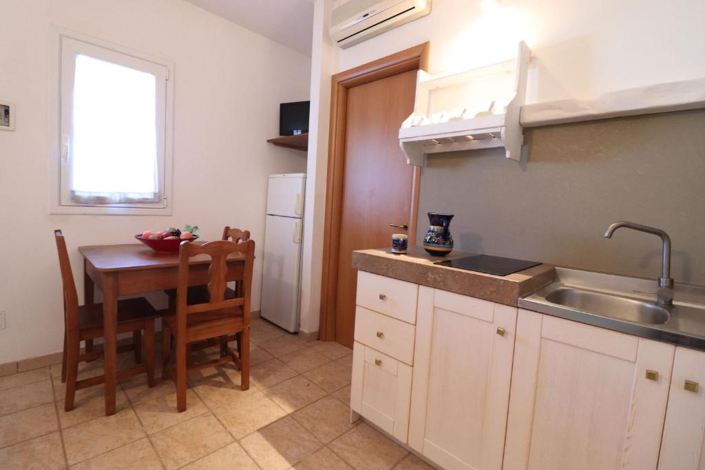 Kuchnia lub aneks kuchenny w obiekcie Casa Regina Residence Torre Santo Stefano in Otranto 3 places