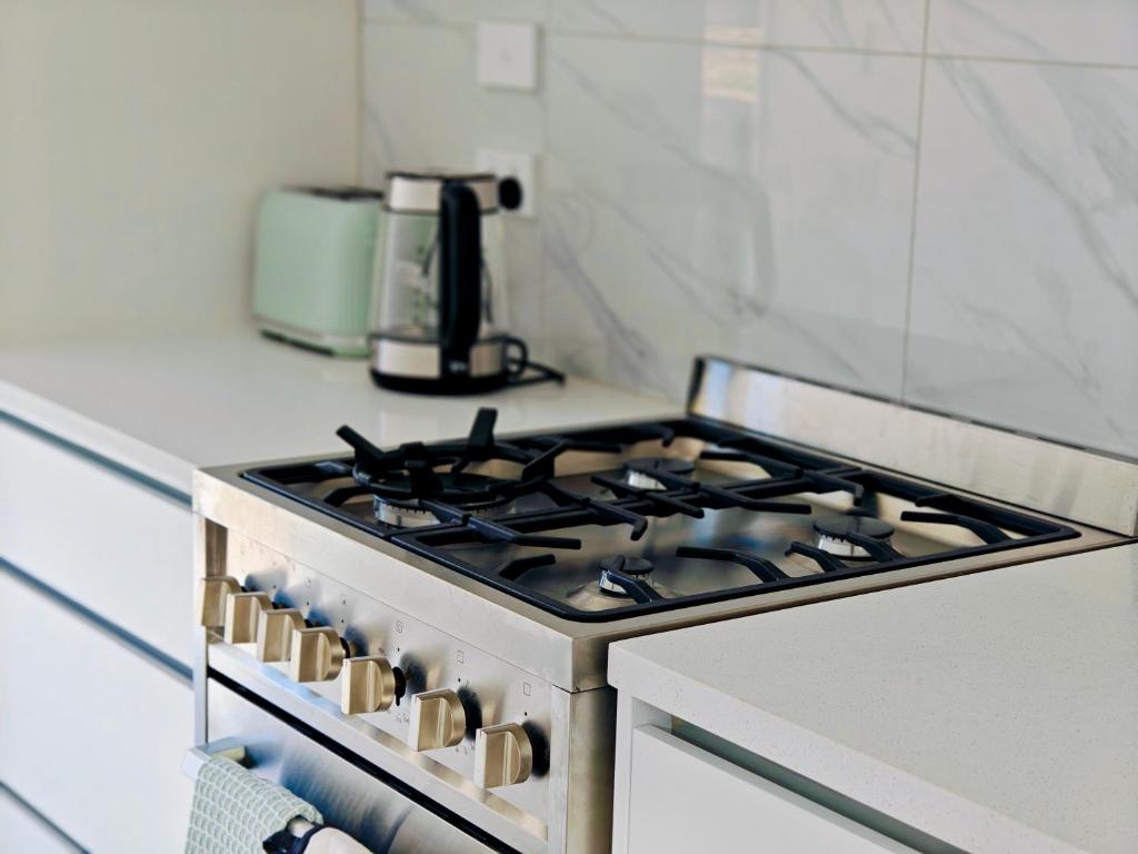 New Built Gem in Hillcrest - Resim 35