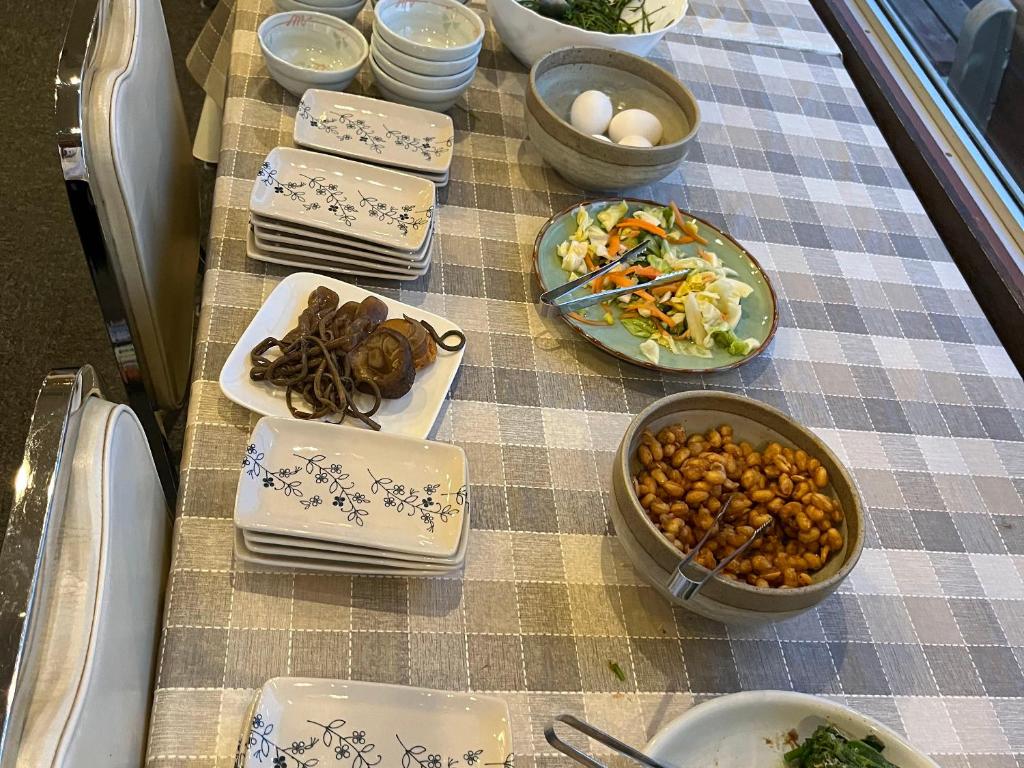 ホテルの敷地内または近くでの食事または食べ物