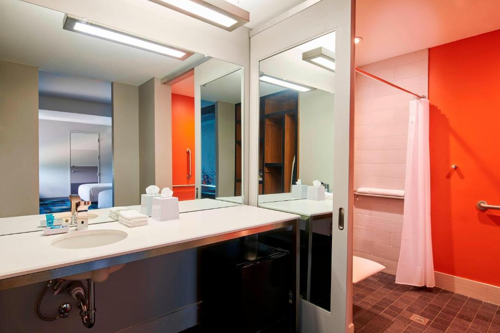 Aloft by Marriott Cleveland Airport photo