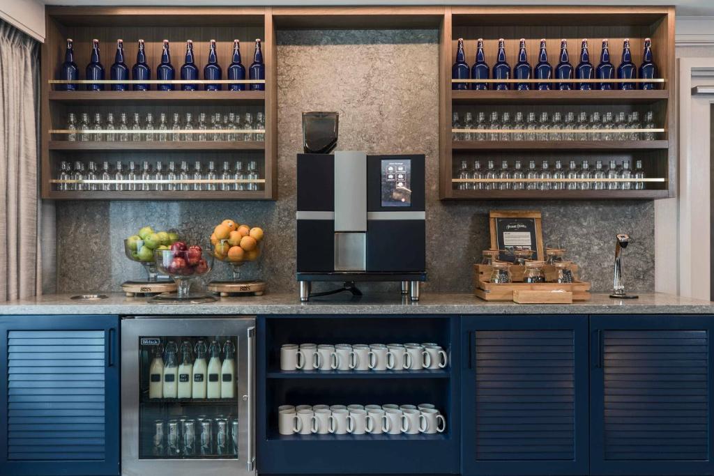 Renaissance Baltimore Harborplace Hotel - 