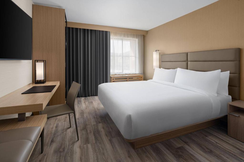 AC Hotel Park City - Guest Room, 1 King, Sofa Bed