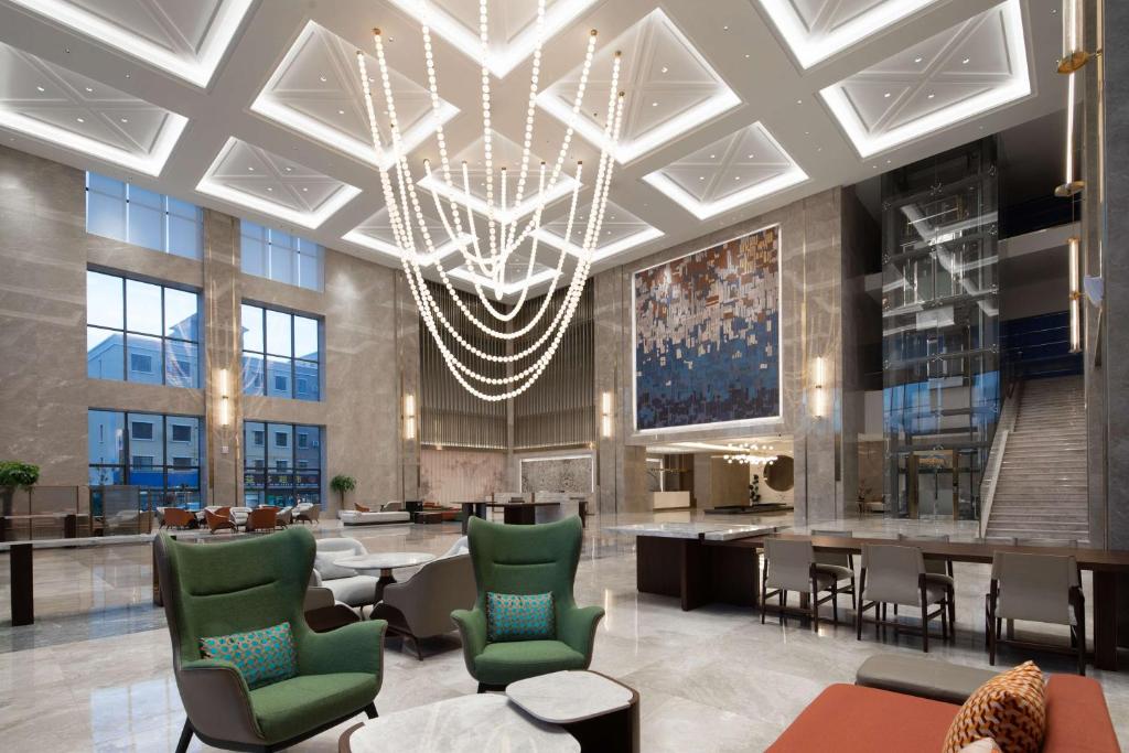 Posezení v ubytování Doubletree By Hilton Altay Fuyun