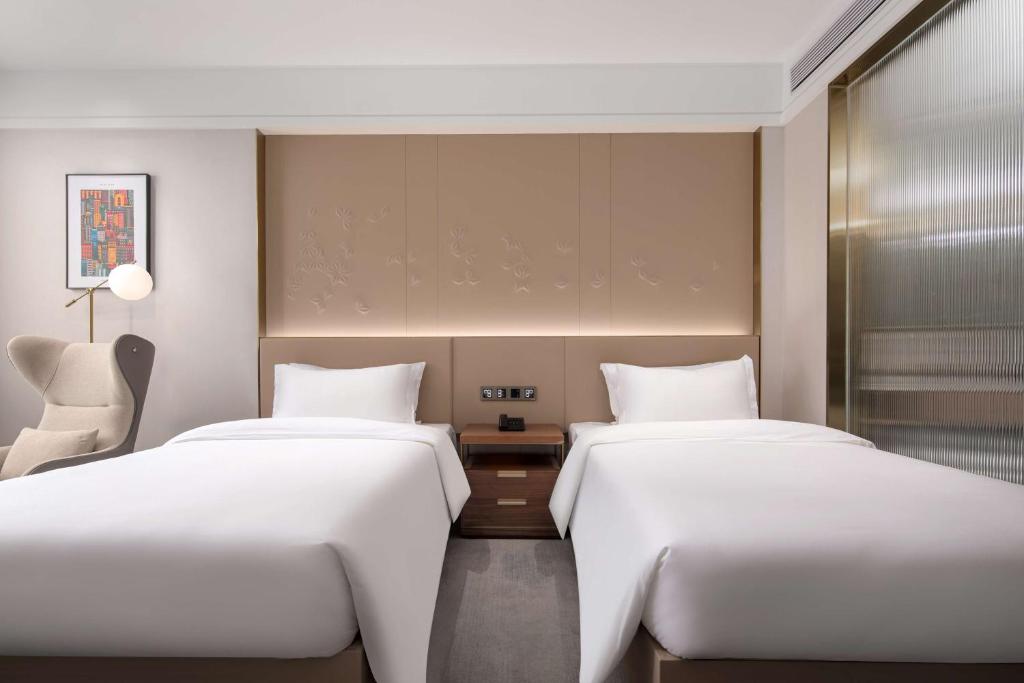 Postel nebo postele na pokoji v ubytování Doubletree By Hilton Altay Fuyun