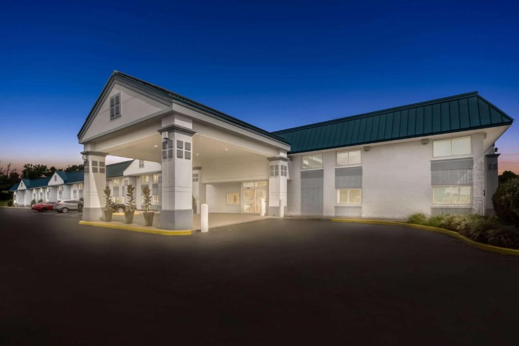 Best Western Burlington Inn