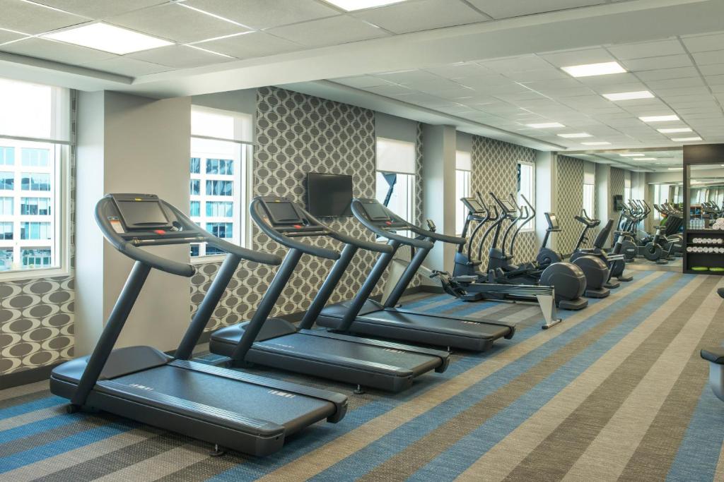Fitness centrum a/nebo fitness zařízení v ubytování Aloft Al Ain