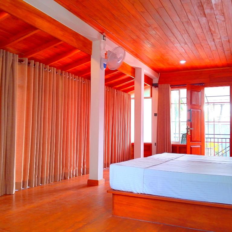 Postel nebo postele na pokoji v ubytování Thusara Guesthouse