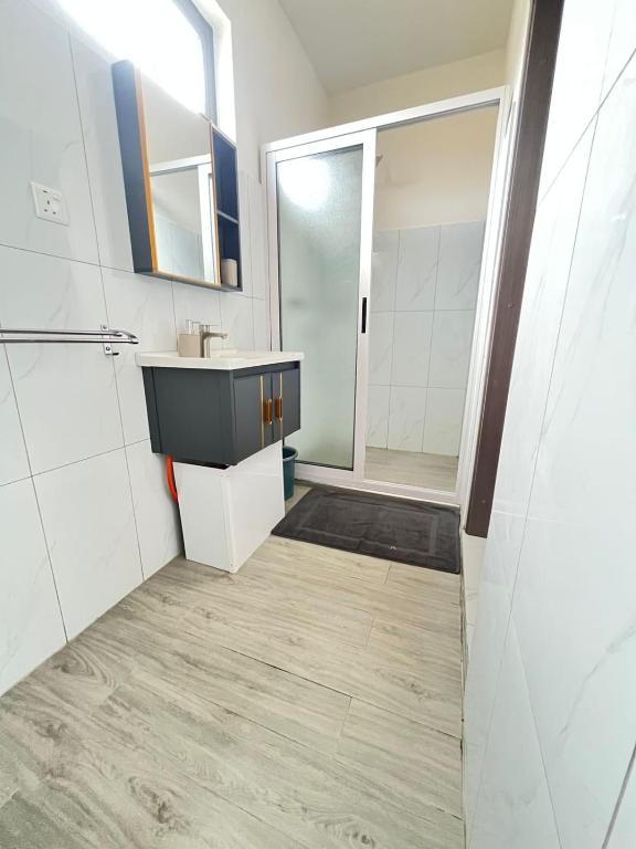 Kuchyň nebo kuchyňský kout v ubytování Nayuha Buildings Apt B2