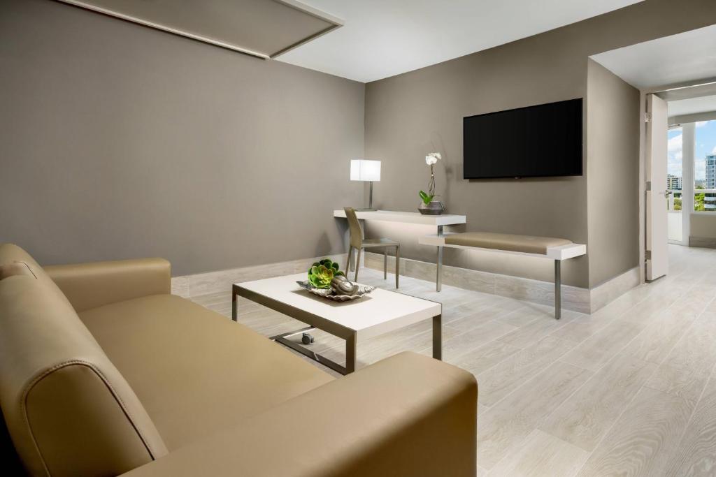 TV a/nebo společenská místnost v ubytování AC Hotel by Marriott San Juan Condado