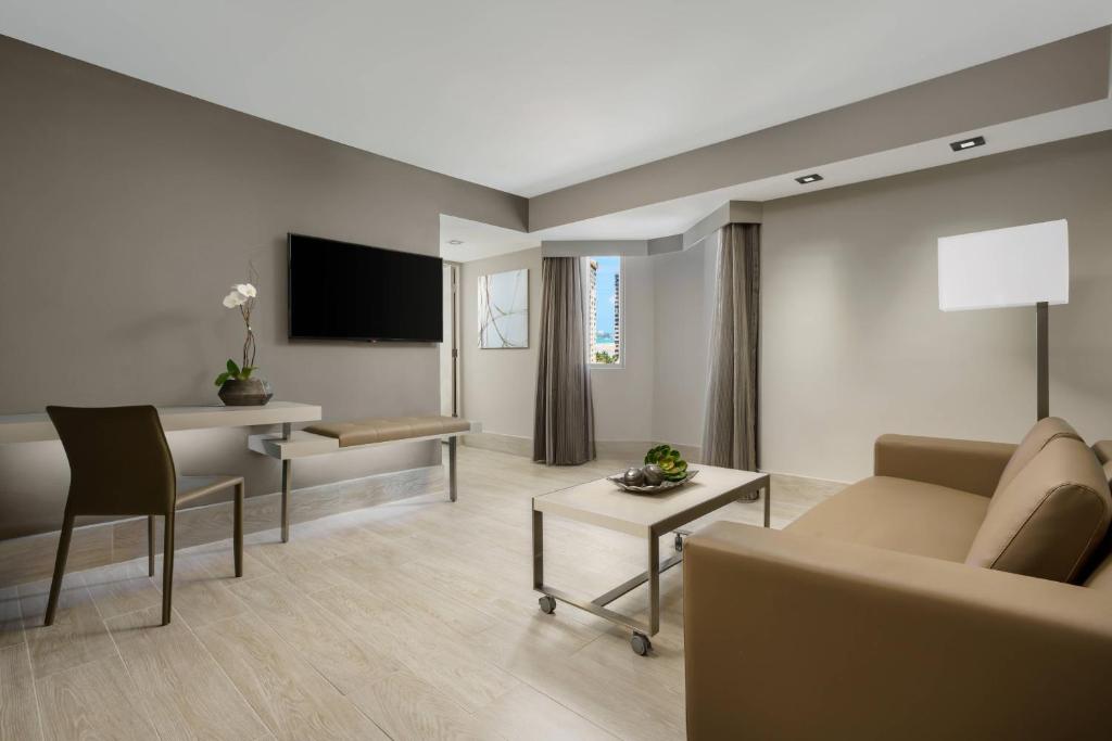 TV a/nebo společenská místnost v ubytování AC Hotel by Marriott San Juan Condado