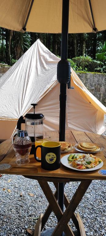 Jídlo v luxury tent nebo okolí