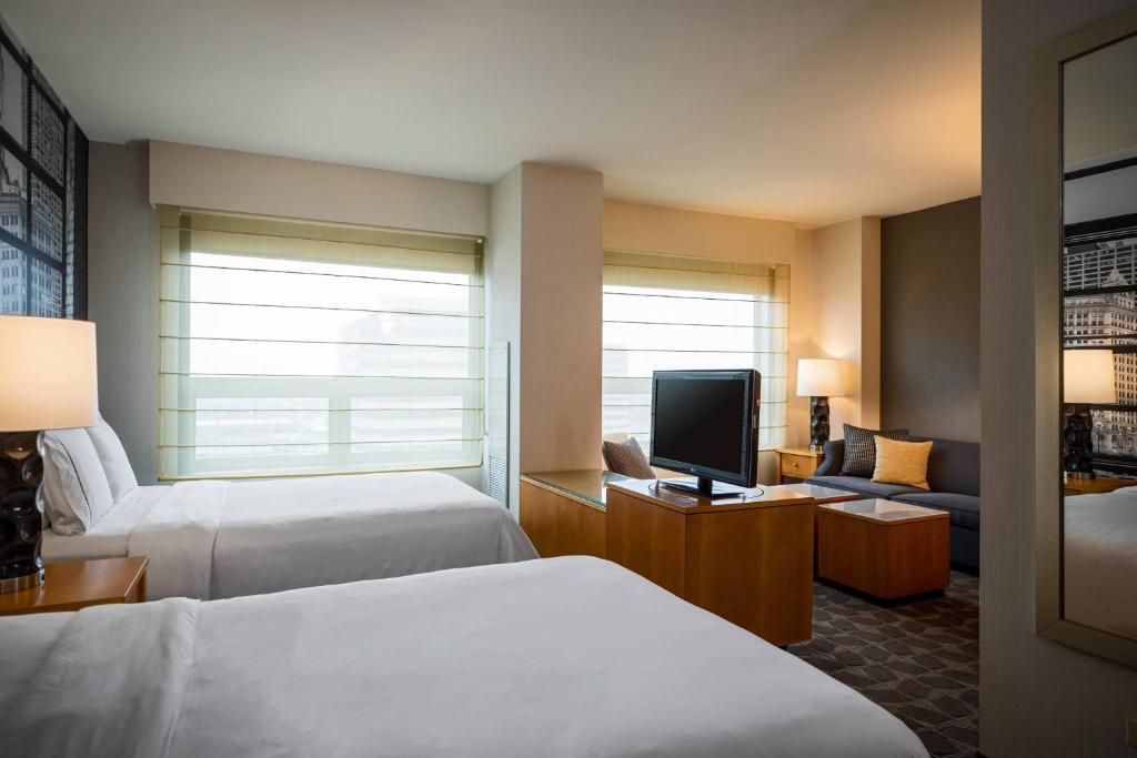 Renaissance Chicago O'Hare Suites Hotel - 