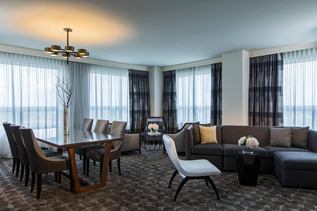 Renaissance Chicago O'Hare Suites Hotel - 
