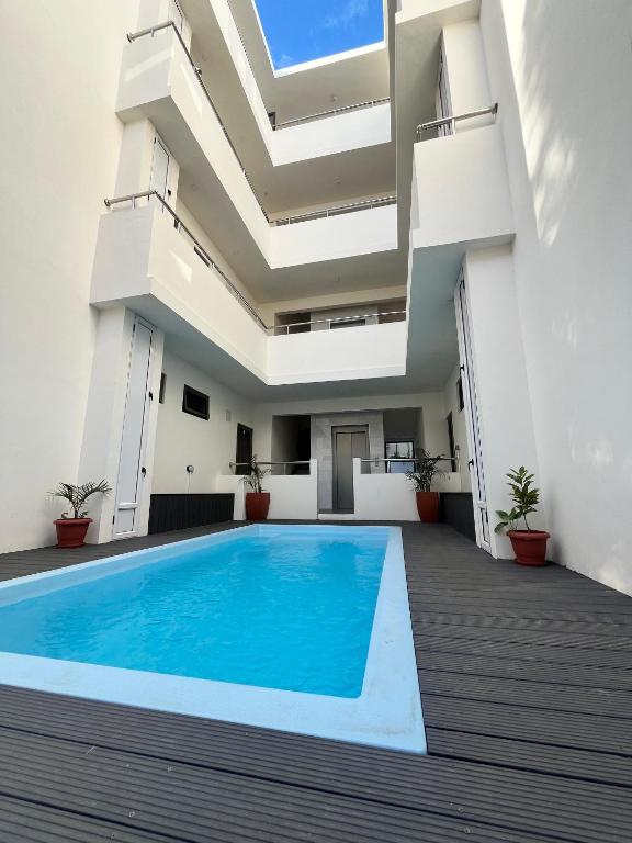 Bazén v ubytování Nayuha Buildings Apt B2 nebo v jeho okolí