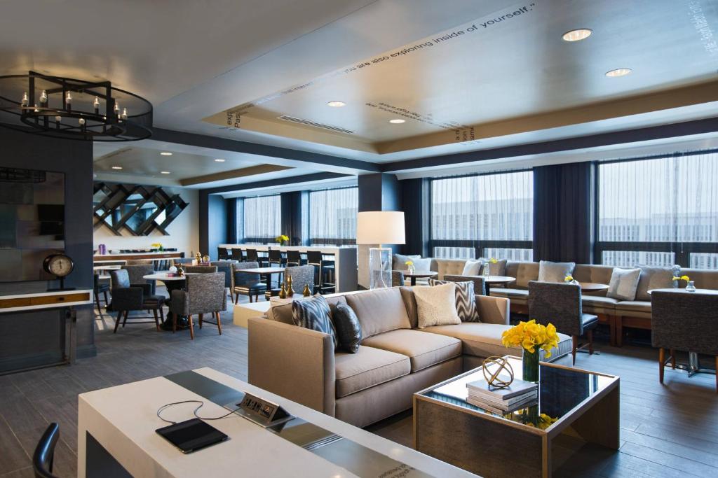 Renaissance Chicago O'Hare Suites Hotel - 