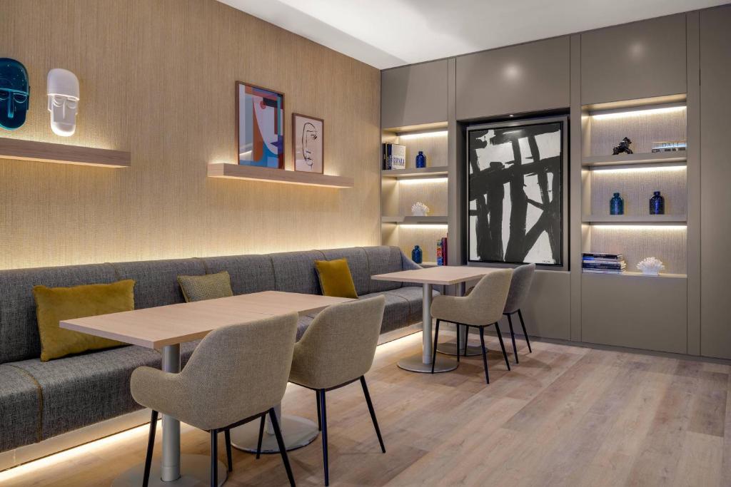Posezení v ubytování AC Hotel Tarragona by Marriott