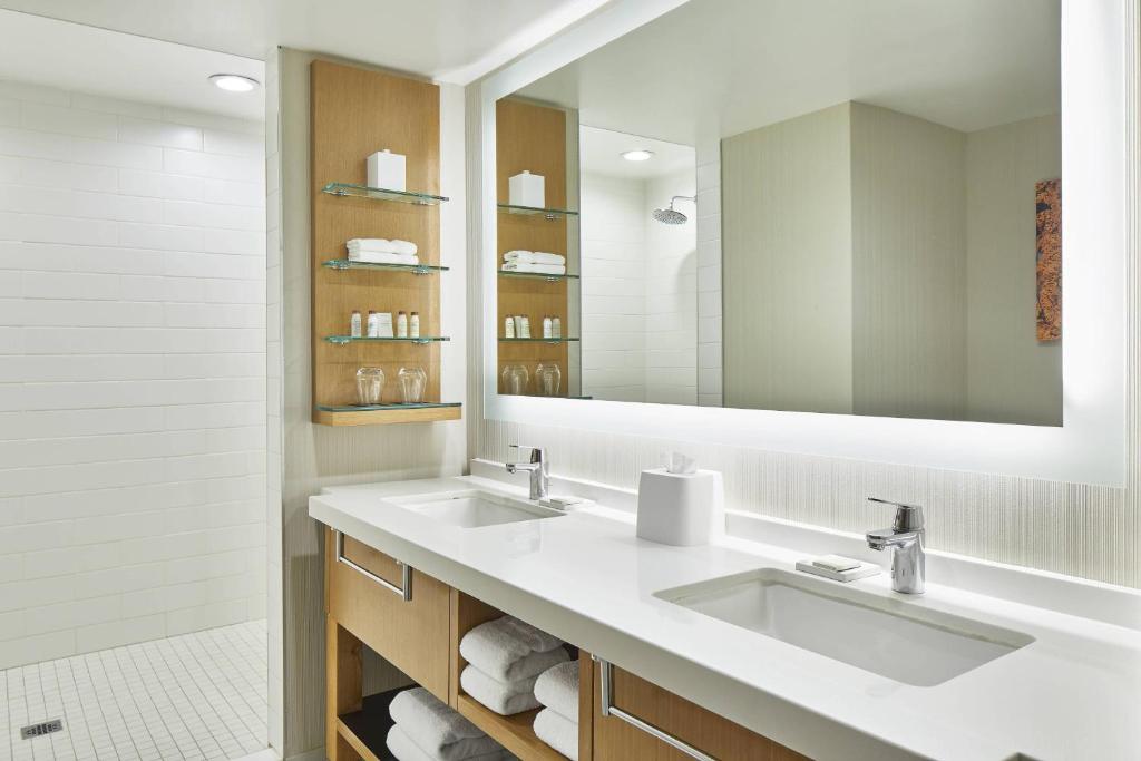 Renaissance Chicago Glenview Suites Hotel photo