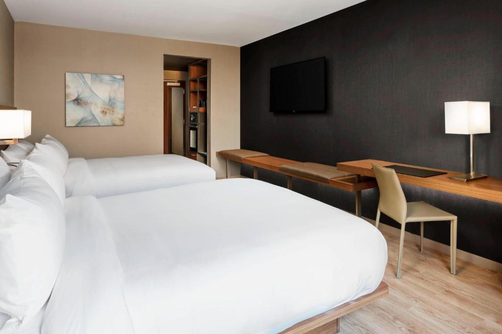 AC Hotel by Marriott Chapel Hill Downtown - Queen Room Met Twee Queensize Bedden - Hoge Vloer
