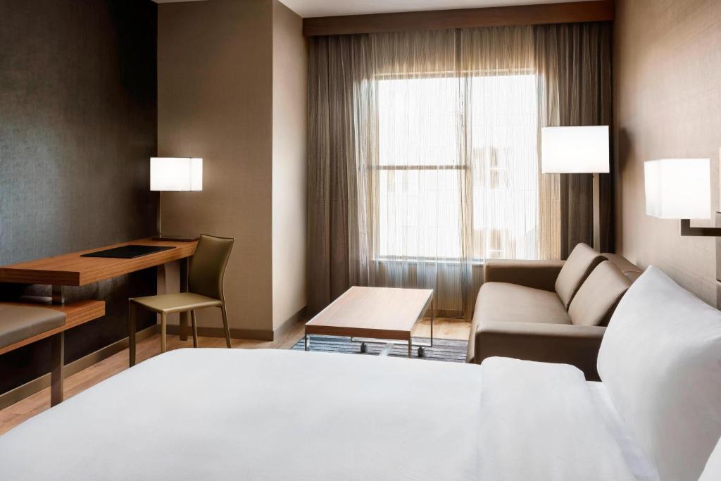 AC Hotel by Marriott Chapel Hill Downtown - Kingkamer