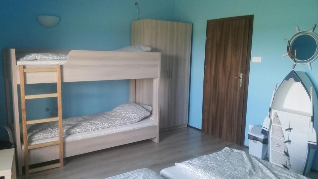 Dom nad Krzywym - prywatna plaża, 2 boiska, sauna, plac zabaw - Habitación Cuádruple Con Baño Compartido