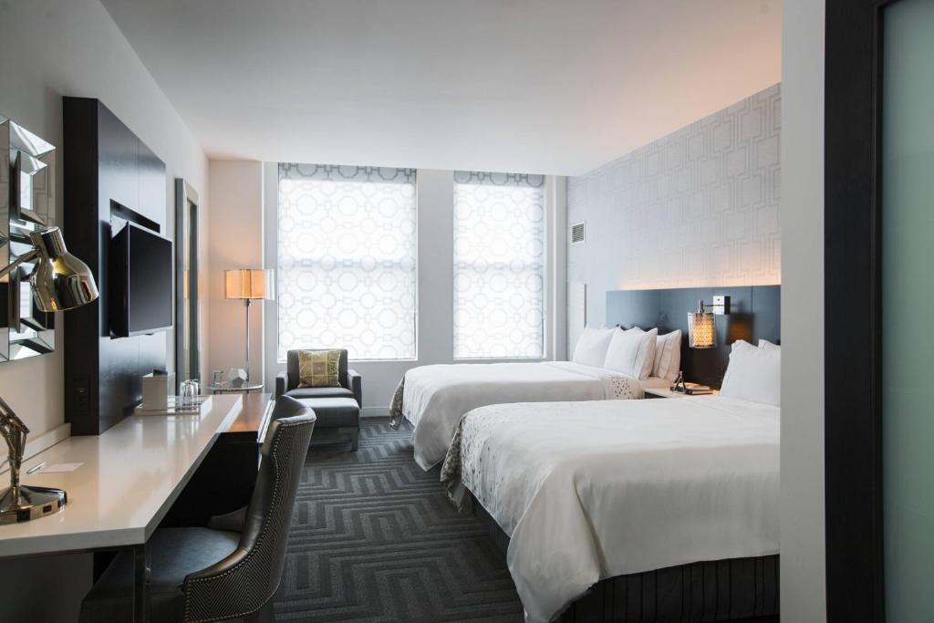 Renaissance Cincinnati Downtown Hotel - 