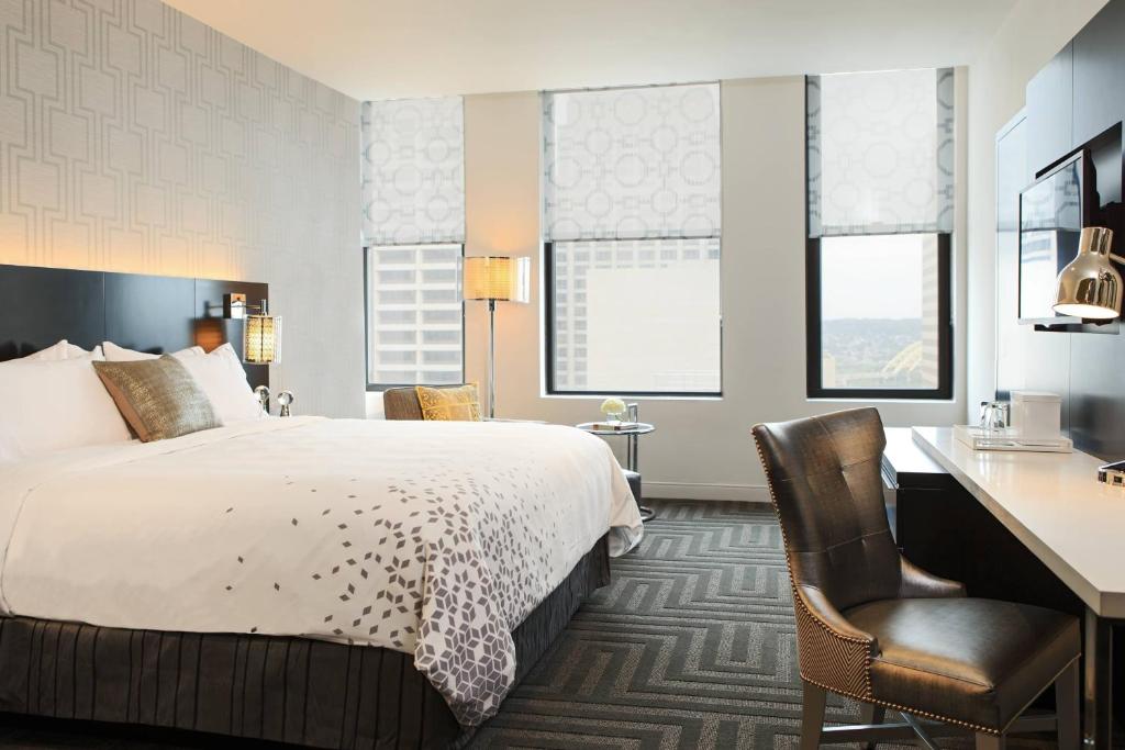 Renaissance Cincinnati Downtown Hotel photo