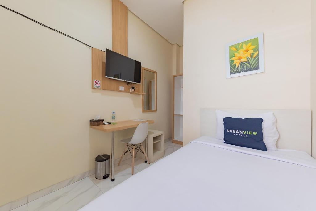 Urbanview Syariah Utami Inn Garut by RedDoorz - Einzelzimmer