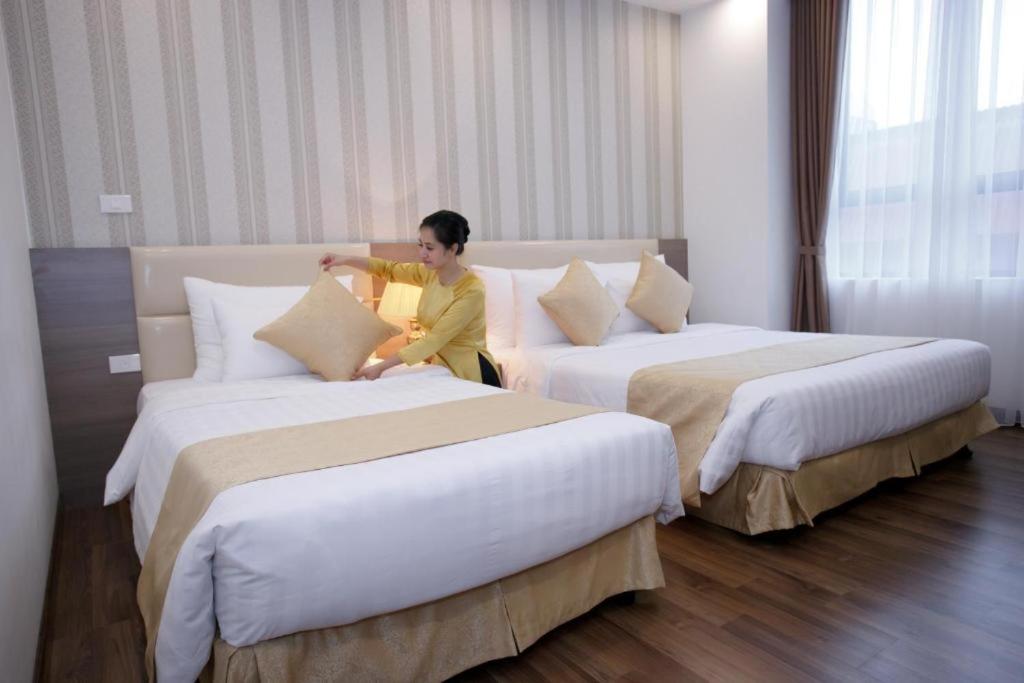 Postel nebo postele na pokoji v ubytování The Embassy Hotel Hanoi