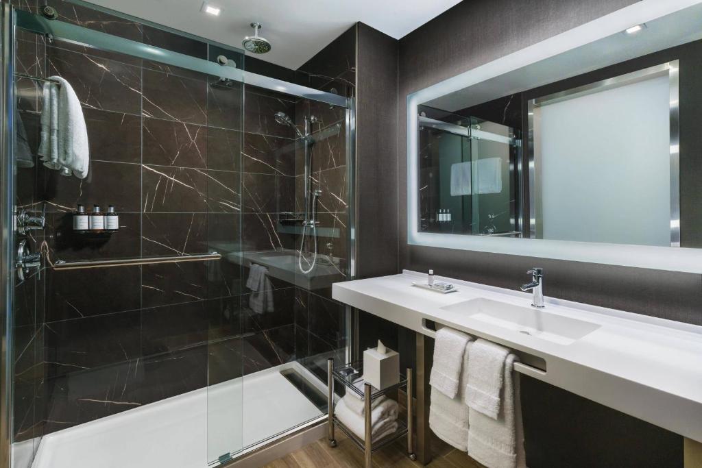 Koupelna v ubytování AC Hotel by Marriott Scottsdale North