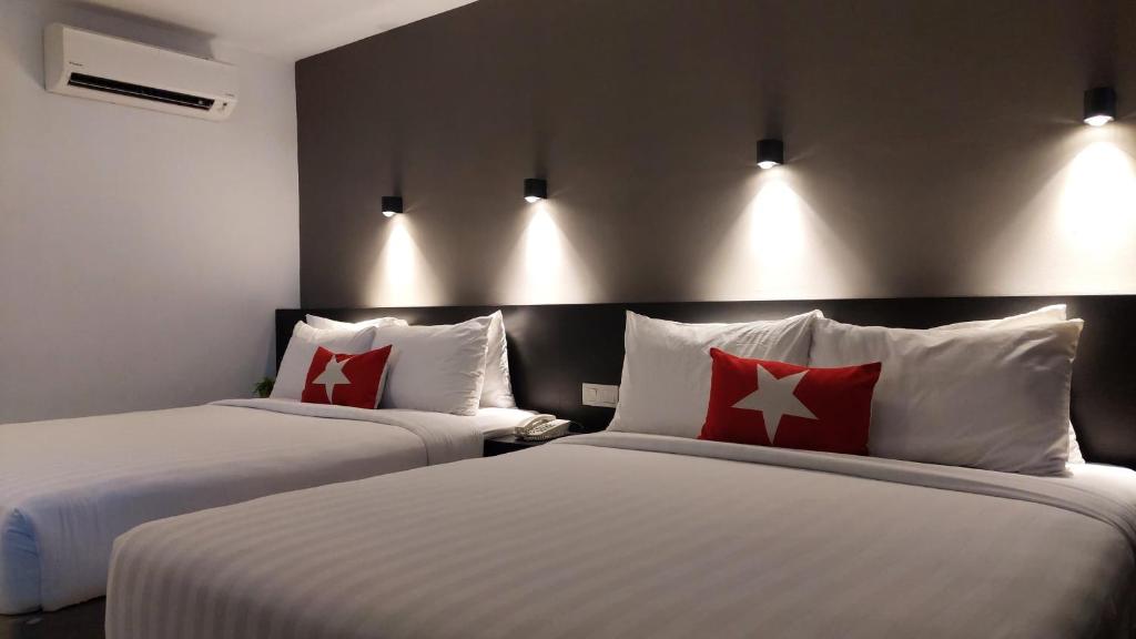 Postel nebo postele na pokoji v ubytování Manhattan Hotel Ipoh