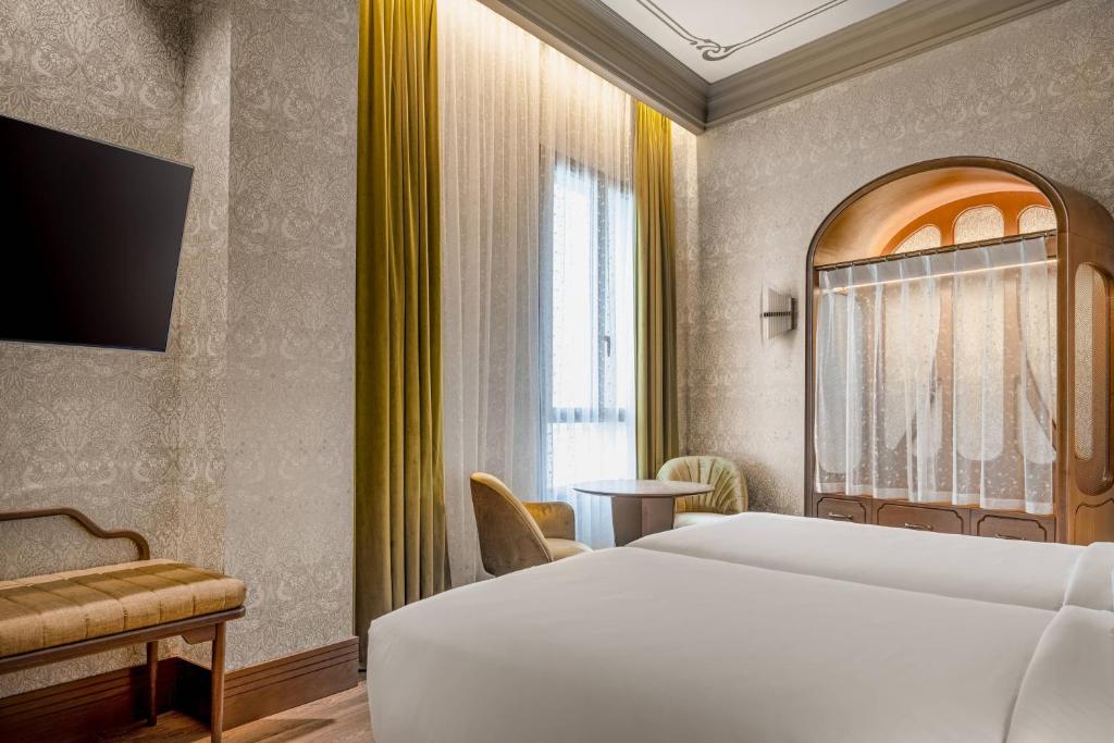 
Standard Interior, Guest room, 2 Twin/Single Bed(s)
