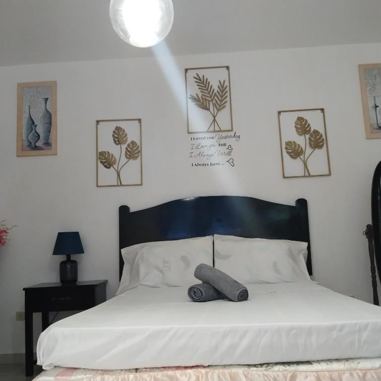 a bedroom with a white bed with a black headboard at M-J Room Rental in Alcoy