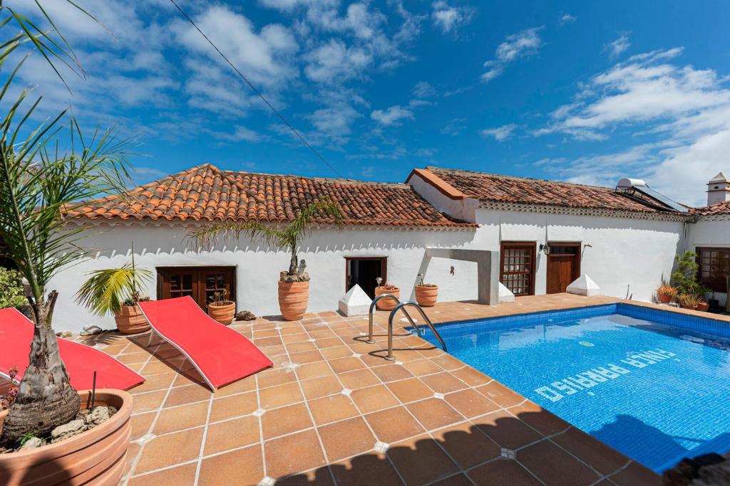 Bazén v ubytování Rural house in the north of Tenerife nebo v jeho okolí