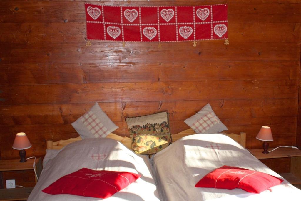 Postel nebo postele na pokoji v ubytování Outstanding chalet for groups, south facing, breathtaking views - all year round