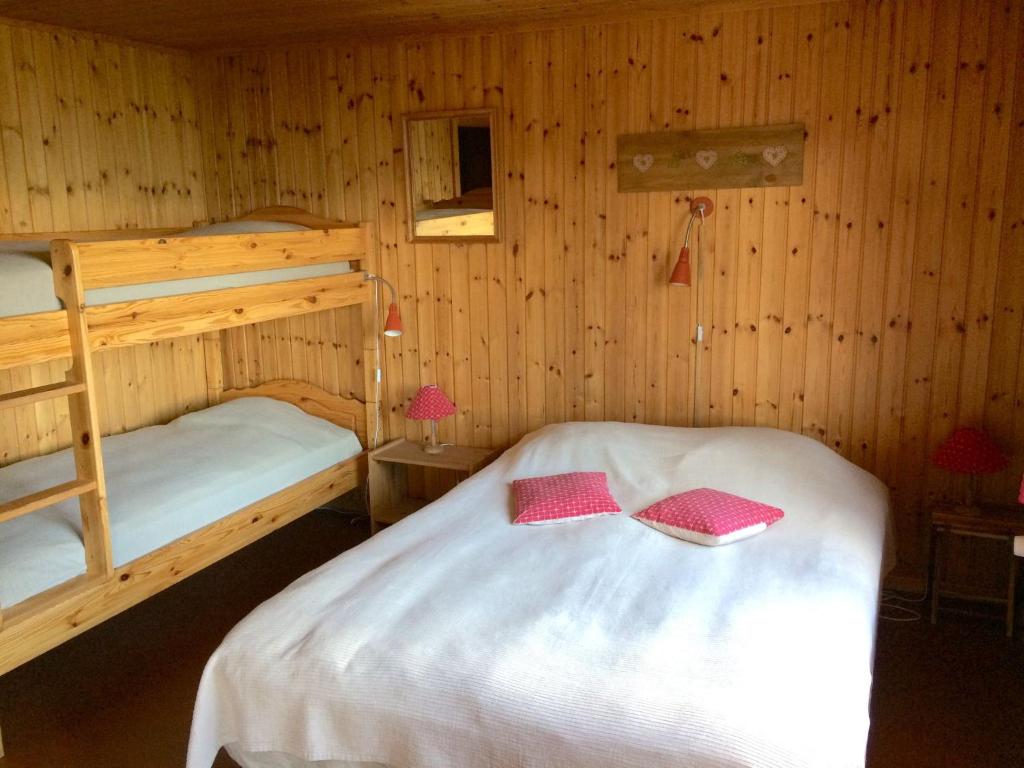 Postel nebo postele na pokoji v ubytování Outstanding chalet for groups, south facing, breathtaking views - all year round