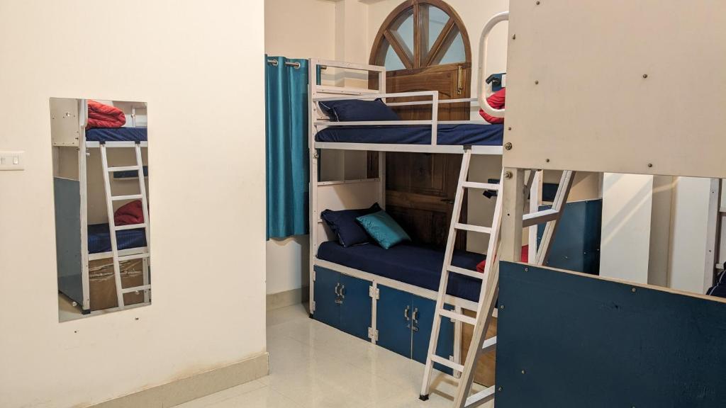 Palanda nebo palandy na pokoji v ubytování Mezenga 2 - Premium Backpackers Hostel