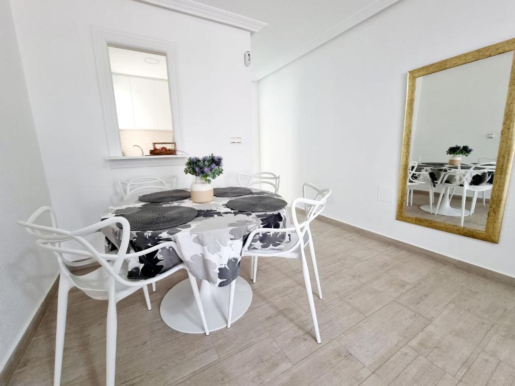 Fotografia z galérie ubytovania Elegant apartment in an excellent area v destinácii Torrevieja