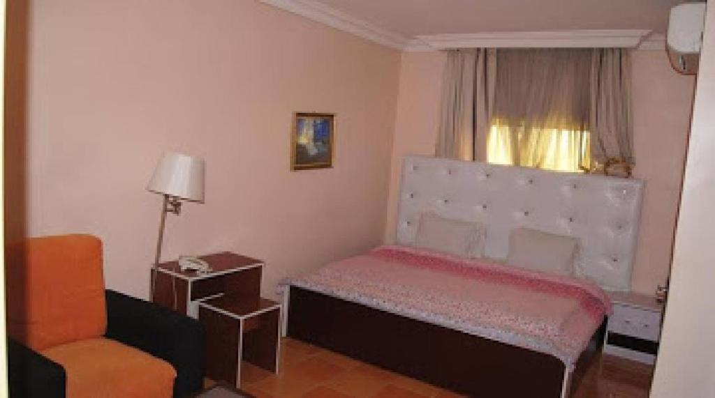 Postel nebo postele na pokoji v ubytování Room in Lodge - Royal View Hotel and Suites