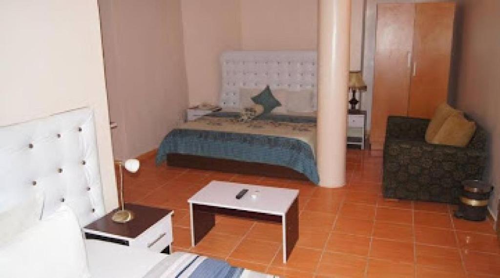 Postel nebo postele na pokoji v ubytování Room in Lodge - Royal View Hotel and Suites
