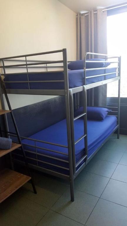Postel nebo postele na pokoji v ubytování Hotel Bengal -100m from Park Circus 7 Point