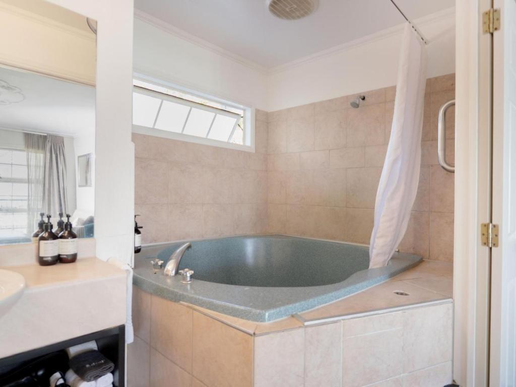 Koupelna v ubytování Silver Fern Rotorua Suites & Spa