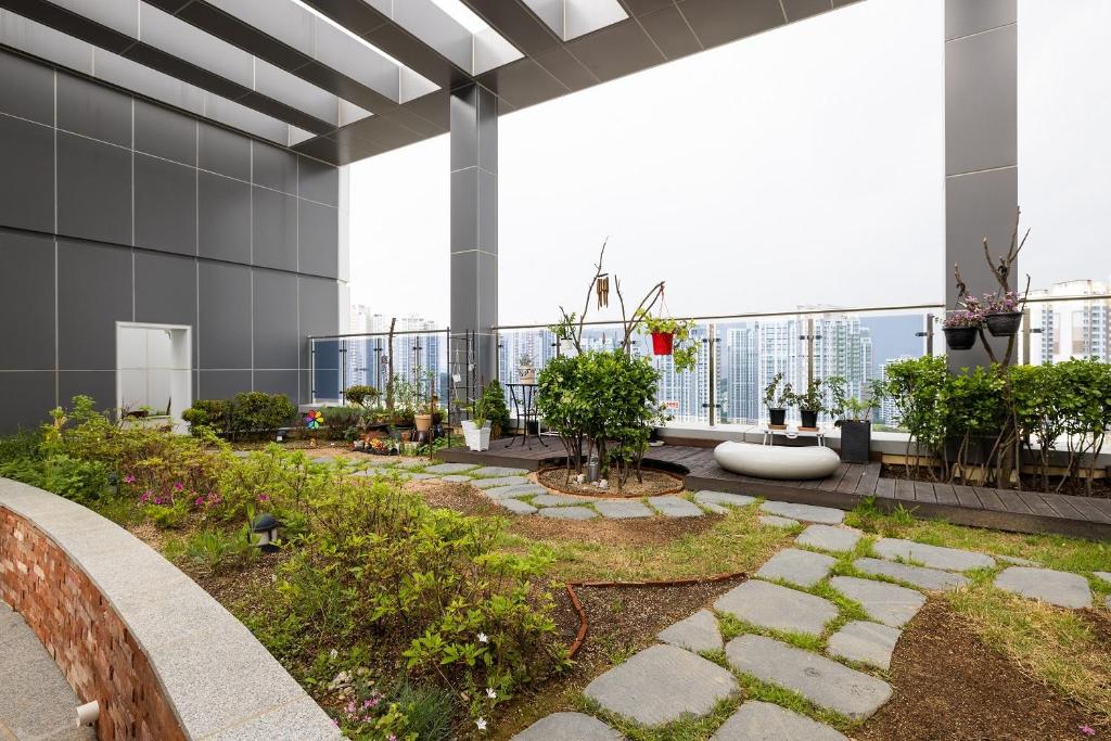 a garden on the roof of a building at Grand Bleu Hotel & Residence in Incheon
