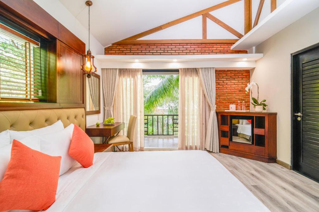 Deluxe Garden View - Daily Minibar Included