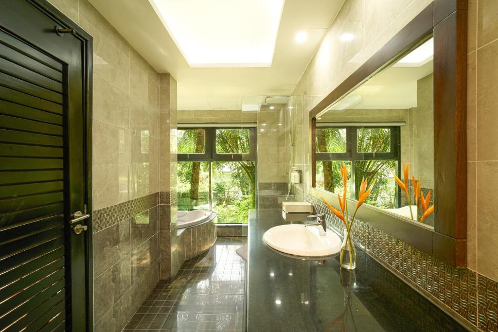 Deluxe Garden View - Daily Minibar Included