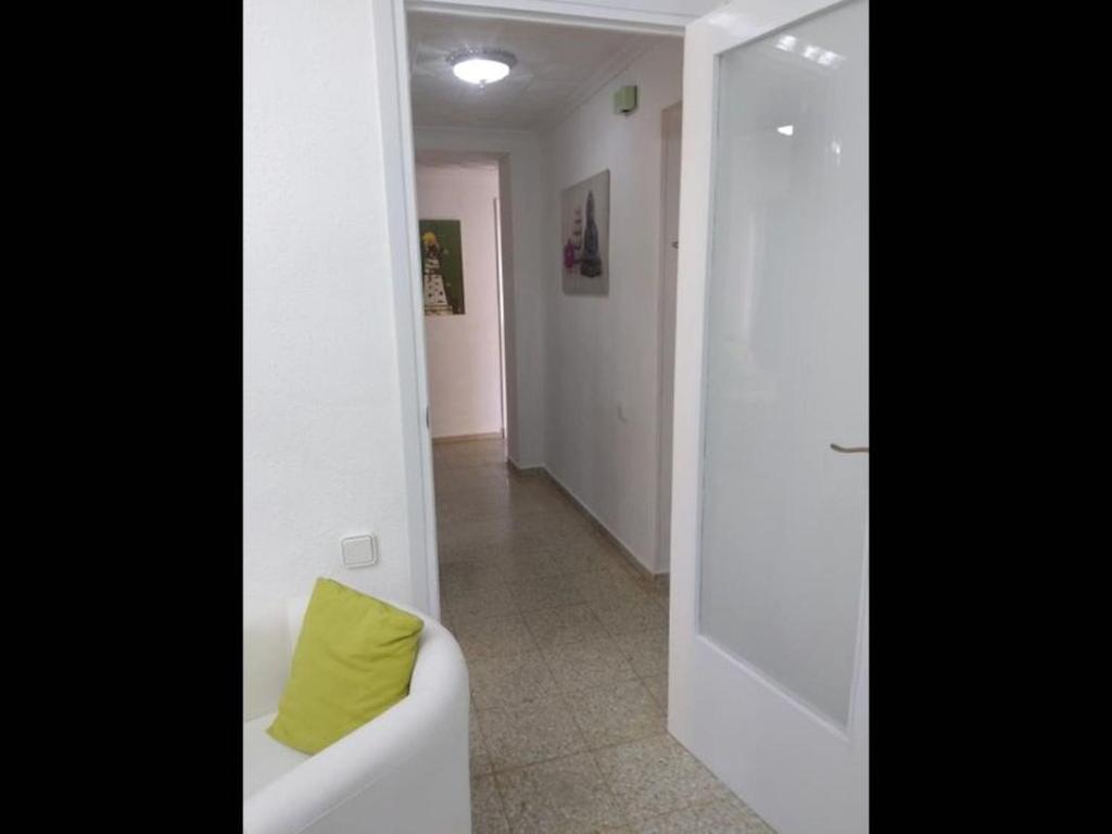 Fotografia z galérie ubytovania Deluxe 3 bedroom Apartment, Balcony, 15 minutes walk to city and beach sys2 v Alicante
