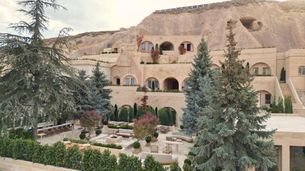 Nespecifikovaný výhled na hory nebo výhled na hory při pohledu z hotelu