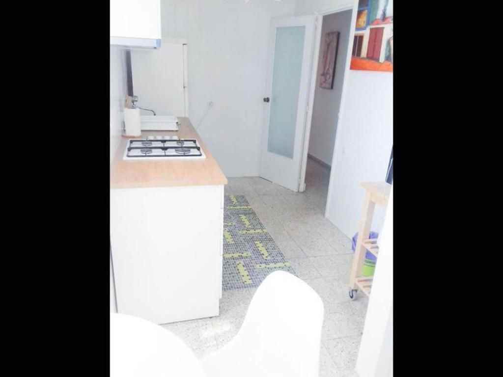 Kuchyň nebo kuchyňský kout v ubytování Lots of sunlight 3 bedroom Apartment with balcony Air Conditioning sys3yr